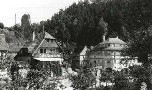 Rathen. Unterer Rathener Grund mit Café und Conditorei an der Abzweigung des Weges zum Amselgrund. Blick gegen Talwächter und Lokomotive