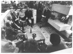 Hamburg. Senioren-Zentrum. Treffen im Kaminraum des Hauses