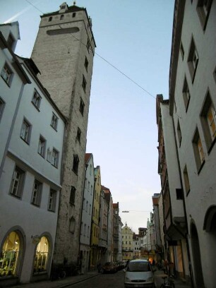 Regensburg: Wahlenstraße mit Goldenem Turm