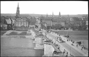 Dresden. Friedrich-August-Brücke mit Straßenbahnen