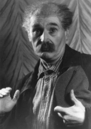 Die Schauspieler Willy Maertens (30.10.1893-28.11.1967 während einer Aufführung des Schauspiels "Pygmalion" am Thalia Theater Hamburg 1946