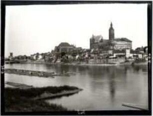 Flößer auf der Nogat mit Blick auf die Marienburg