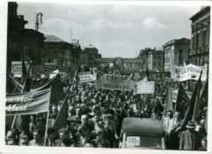 Maidemonstration 1950 Unter den Linden