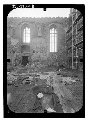 Müncheberg. Ruine der Stadtpfarrkirche St. Marien (Restaurierung 1991-1996). Inneres nach Süden