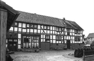 Wohnhaus (Einhaus, Fachwerk); Frankenberg, Riedweg 3