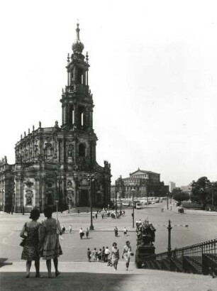 Dresden-Altstadt, Schloßplatz. Hofkirche (1739-1755, G. Chiaveri)