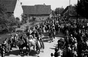 Freiburg; St. Georgen: St. Georgsritt; Aufstellung der Pferde zum Festzug