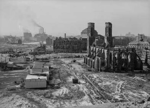 Dresden. Blick vom ehemaligen Modehaus Möbius (Wilsdruffer Straße) nach Westen auf die Ruine der Sophienkirche und den Postplatz