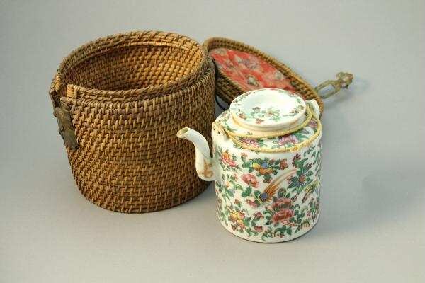 Teapot in transport and warming basket