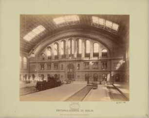 Anhalter Bahnhof, Berlin: Blick auf die innere Hallenwand des Kopfperrons