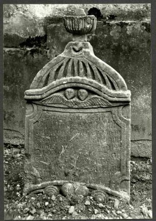 alter Friedhof. Grabstein um 1820