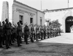 Korfu, Soldaten