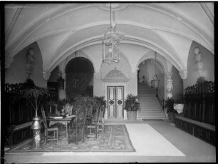 Baden-Baden Neues Schloss Hauptbau - Eingangshalle Mitteltür (erbaut Ende 16. Jahrhundert), Wölbung (erbaut 1843-1847)