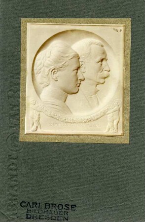 Medaillon mit Doppelporträt "zum 28. Juli 1908" (vielleicht Eltern des Bildhauers)