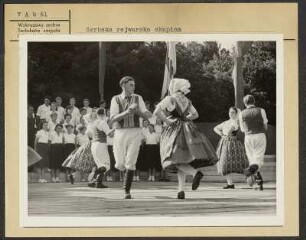 Sorbische Tanzgruppe der Oberschüler der sorbischen Oberschule Bautzen. : Serbska rejwarska skupina šulerjow serbskeje wyšeje šule Budyšin.