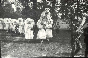 Richtfest in Burg-Spreewald : Gesellschaftliche Volkskultur. Ort: Bórkowy / Burg-Spreewald. Richtfest