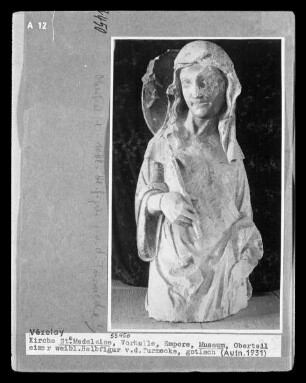Oberteil einer weiblichen Halbfigur