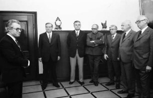 Freiburg: Regierungspräsidium; Bundesverdienstkreuz für Wilhelm Widerhold überreicht durch Wirtschaftsminister Eberle