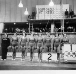 Siegerehrung im Neunkampf der Frauen Kunstturnen, Olympische Spiele Helsinki 1952