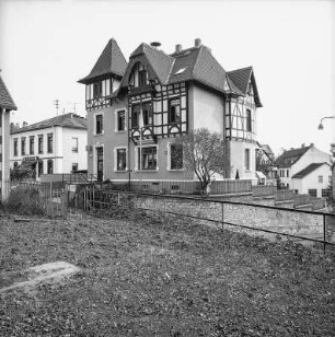 Ehem. Postgebäude; Walluf, Bahnhofstraße 10