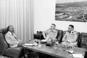 Freiburg: Antrittsbesuch des Generals Jean Claude Fuhr bei Oberbürgermeister Dr. Keidel