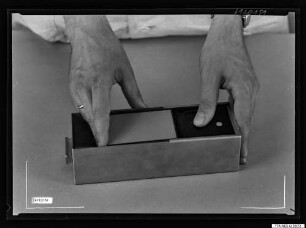 Elektronenmikroskop-Kassette, Bild 3, Foto 1961