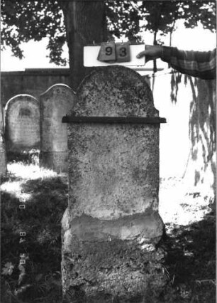 Grabstein 93 (Index: 99786922) Zustand: nicht beschriftet Maße HxBxT: 133x55x12 cm: Grabstein 93
