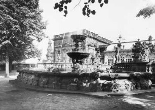 Dresden. Zwinger. Nymphenbad, Brunnen auf dem Walle