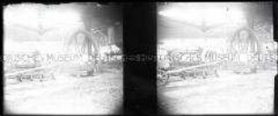 Pferdewagen in der Maschinenhalle der Geschossfabrik bei Biache