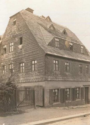 Stollberg, Wohnhaus : Hohenecker Straße, Haus mit Fassadenverkleidung und Dachdeckung aus Schiefer