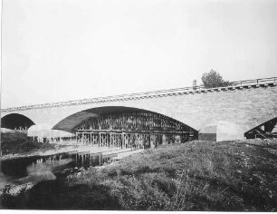 Neckarbrücke Beihingen, km 560,840 - 560,532