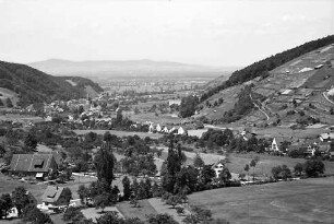 Oberglottertal: Blick ins Glottertal; Hintergrund Kaiserstuhl