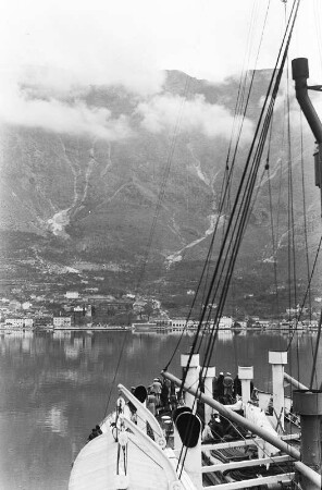 Kotor, Blick auf Stadt und Hafen vom Schiff aus