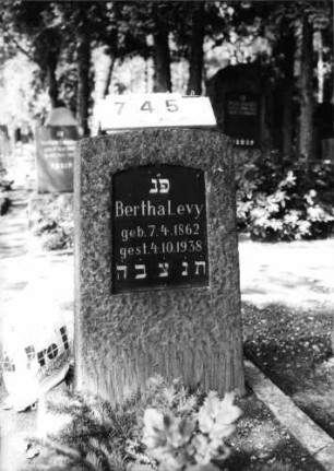 Grabstein 745