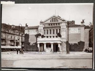 Meran. Stadttheater. Außenansicht