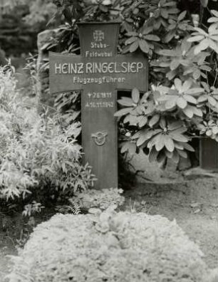 Grabkreuz für den Flugzeugführer Heinz Ringelsiep (gestorben 1942)