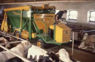 Fotografie: Fütterungstechnik, Futtermischwagen, Futtertisch