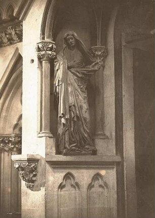 Maria aus der Kreuzigungsgruppe : Naumburg. Dom St. Peter und Paul, Westlettner. Naumburger Meister: Maria aus der Kreuzigungsgruppe; Kalkstein, um 1255/1260