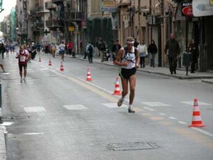 Palermo, Marathonläufer in der sonntags autofreien Innenstadt