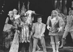 Szenenbilder aus "Die Liebe zu den drei Orangen", Oper von Sergej Prokofjew nach Carlo Gozzi. Komische Oper Berlin, Erstaufführung Dezember 1968 in der Regie von Walter Felsenstein