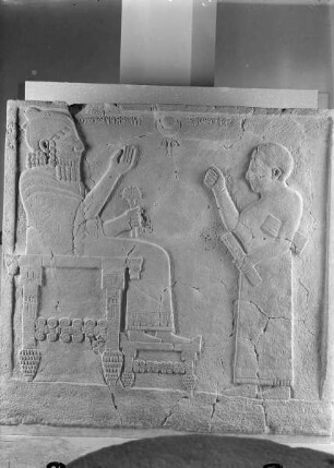 Eckorthostat des König Barrakib mit seinem Schreiber