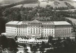 Joachimsthal, Palasthotel : Joachimsthal (Jáchymov). Palasthotel (1911). Ansicht von Ost