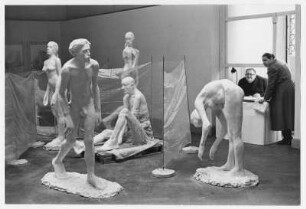 Strandszene : Dresden-Loschwitz, Grundstraße 26. Leonhardi-Museum. Ausstellung mit der "Strandszene" der Bildhauerin Thea Richter