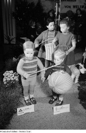Kinderbekleidung auf der Leipziger Herbstmesse 1954