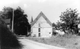 Kodersdorf-Niederrengersdorf. Blick zur ehem. Wassermühle, Wohngebäude