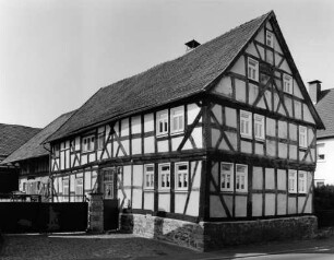 Fachwerkwohnhaus und Stall; Alsfeld, Danziger Straße 3, Danziger Straße 3A