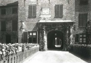 Eutin, Schloss : Eutin. Schloss. Portal am Torturm, Stadtseite