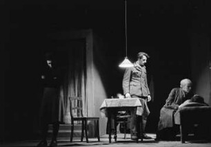 Szenenbilder aus einem zeitgenössischen Theaterstück