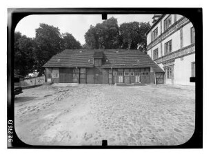 Gadebusch. Schloß (1571-11573; C. Haubitz; Restaurierung 1903-1904; G. Hamann). Wirtschaftsgebäude. Hoffront