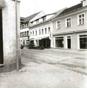 Spremberg, Lange Straße 18/17. Wohnhäuser mit Läden